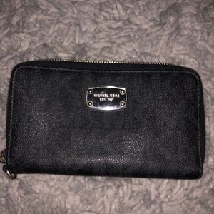 ‼️MK BLACK ZIPPER WALLET‼️